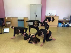 204-Group.jpg (88 KB)