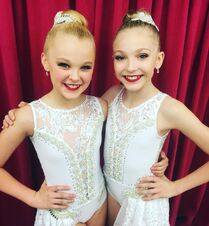 624 Brynn and JoJo - Mirror Image 2