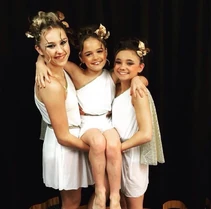 206 Chloe Sam Leah.jpg (101 KB)