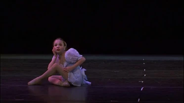 S01-E05 38-42.jpg (31 KB) Maddie at the Showcase 1x05.