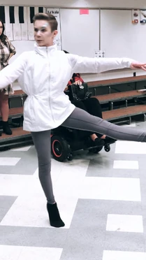 810 Brady rehearsing.jpg (130 KB)