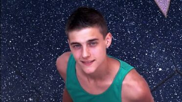 S02-E26 61-09.jpg (69 KB)