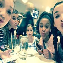 Girls eating 2015-01-23