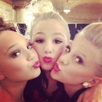 303 Maddie, Chloe and Paige (2).jpg (85 KB)