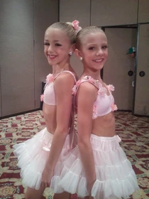 111 Chloe and Paige.jpg (62 KB)