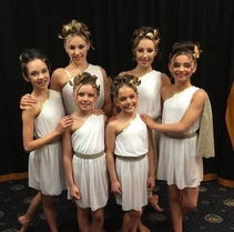 206 Group Dance.jpg (138 KB)