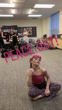 815 Pressley in dressing room.jpg (212 KB)