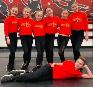 Season 8 Team With Elliana