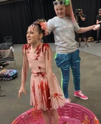 809 JoJo prepping Elliana.jpg (163 KB)