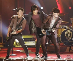 Dwts jonas brothers