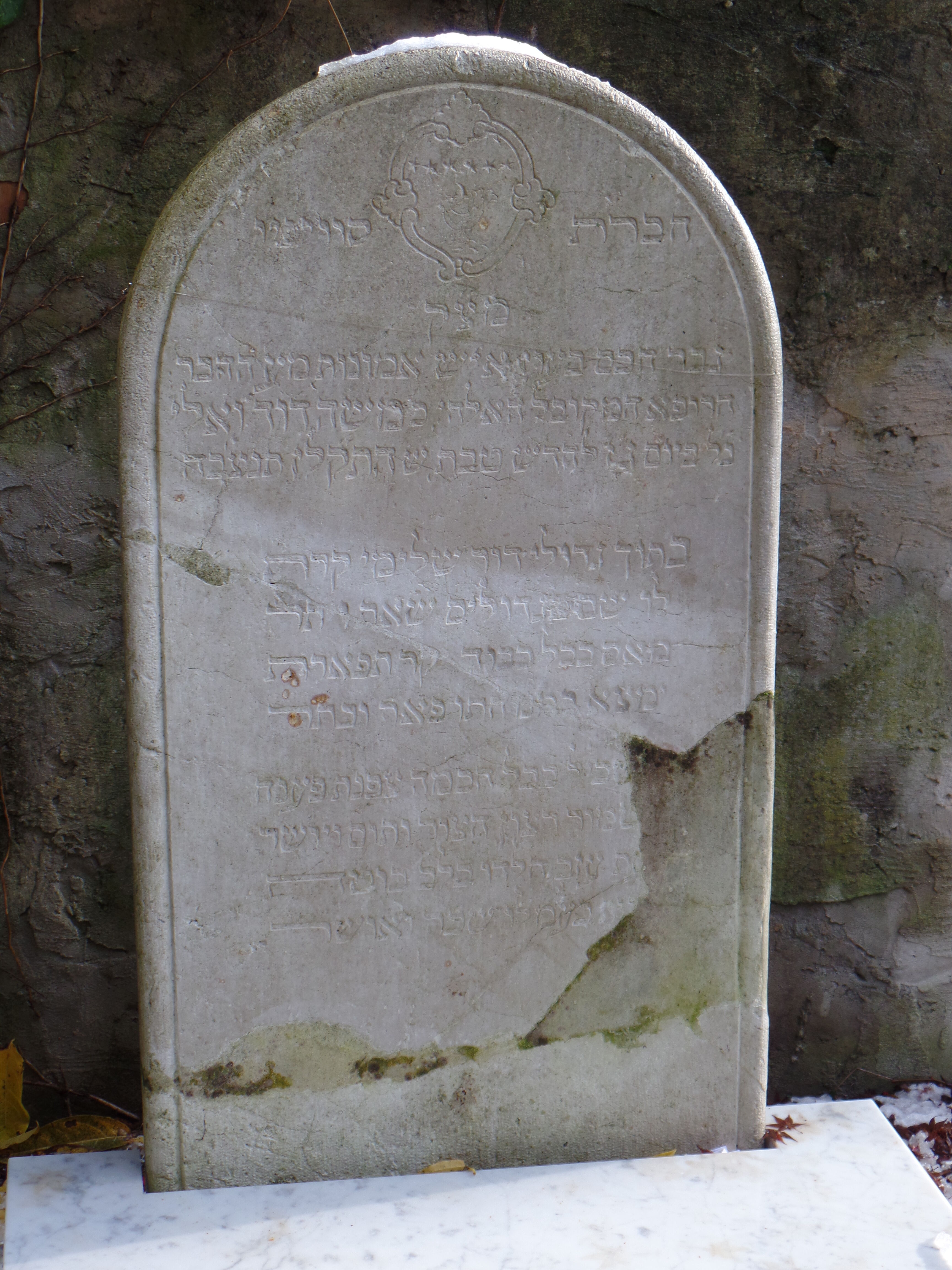 Rabbi Moses David Valle Tomb.jpg