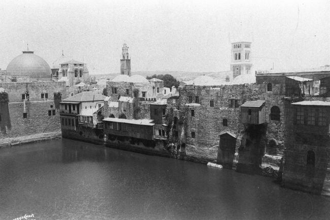 VIEW OF HIZKIYAHU'S POOL IN THE OLD CITY OF JERUSALEM DURING THE OTTOMAN ERA. צילום כללי של בריכת חזקיהו בעיר העתיקה בירושלים, בתקופה העתומנית בא י.