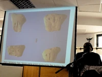 הטביעות בידיות ובשפות