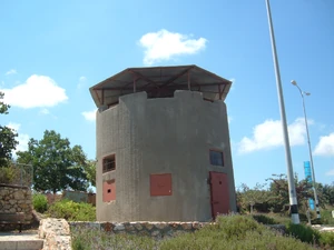 Almog IL15 Pillboxgoren