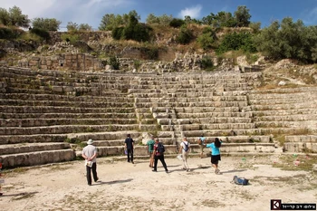 האמפיתיאטרון - בשימוש עד היום - יהורם גאון הופיע כאן