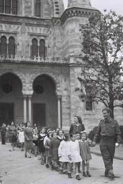 A JEWISH BRIGADE SOLDIER & NURSES OF THE JEWISH