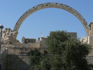 Hakhurba-synagogue01m