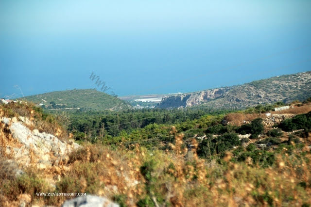 במערב : נחל מערות