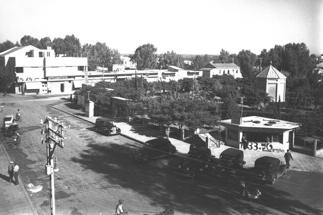 VIEW OF THE CENTER OF PETAH TIKVA. מרכז פתח תקוה.D29-099