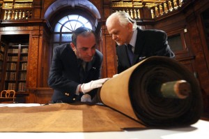 Rotolo-torah-300x199.jpg