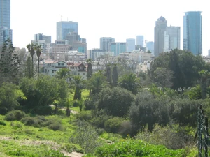 Telnapoleon 009.jpg (1.1 מ"ב) מראה דרומה לעבר "מתחם הבורסה" ברמת גן.