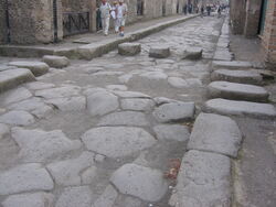 Pompeji-Strasse mit Zebrastreifen