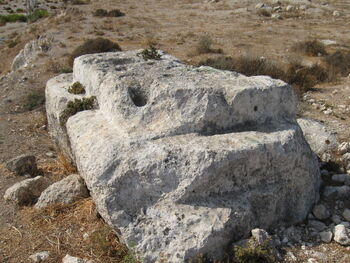 Manoach altar