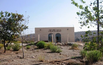 Synagogue a Yair Farm Shomron.jpg (572 ק"ב) בית הכנסת