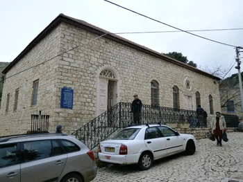 חזית בית הכנסת