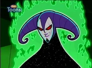 Nocturno envolviendo su cuerpo en llamas