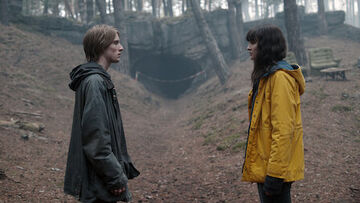 Yellow raincoat dark netflix 2025