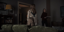 DARK 1x04 0006–Charlotte and her daughters