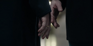 DARK 1x03 0040–Holding hands