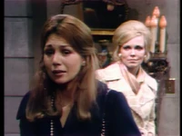 1042c.jpg (23 KB) Maggie & Angelique