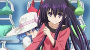 Tohka protects Yoshino