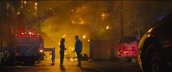 Montoya und Munroe am Tatort ACE Chemicals