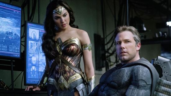 Justice-League-Ben-Affleck-Batman-Gal-Gadot-Wonder-Woman-F
