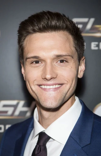 Hartley Sawyer | The DC Cast Wiki | Fandom