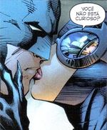 Batman Catwoman kiss 01