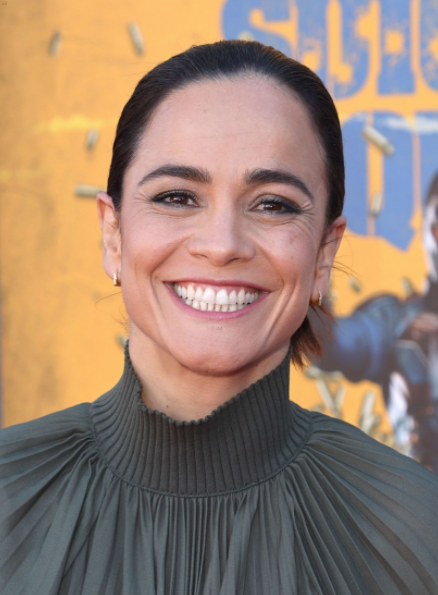 Pics alice braga 10+ Photos