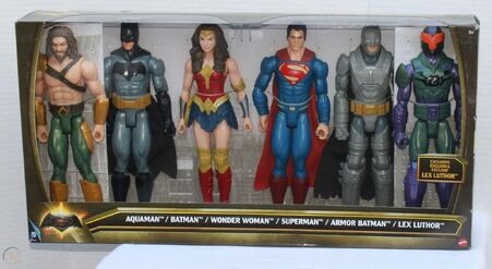 Aquaman, Batman, Wonder Woman, Superman, armored Batman, and exclusive Lex Luthor in mech suit
