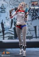 Harley Quinn 1:6 scale posable figure