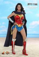 Wonder Woman (comic variant) 1:6 scale posable figure
