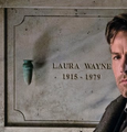 Laura Wayne (gravestone)