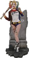 1:8 scale Harley Quinn