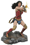 1:8 scale Wonder Woman
