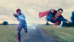 Flash y Superman tienen una carrera