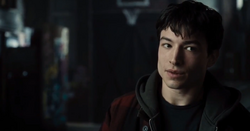 Allen es interrogado por Wayne