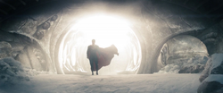 Superman sale de la Cámara del Génesis