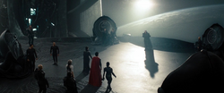 Kal-El y Faora delante de Zod